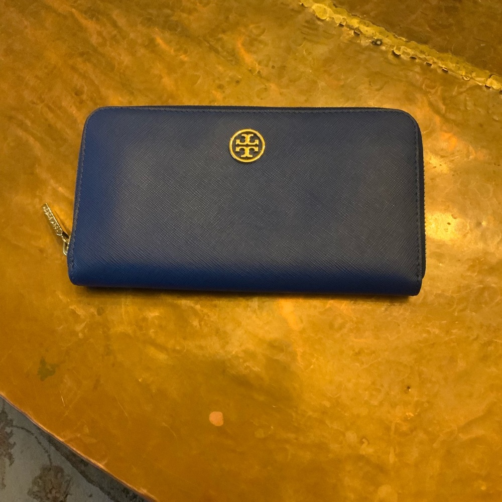 Tory Burch wallet/like new